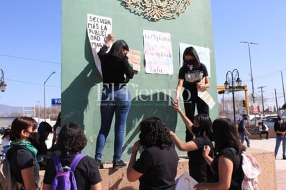 Protestan por acoso sexual en la Prepa 24 de Monclova 