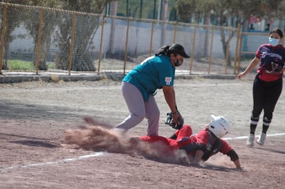 Águilas gana duelo softbolero