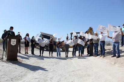 Rehabilitan camino de acceso a ‘Las Playitas’ en Cuatro Ciénegas