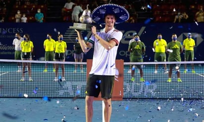 Alexander Zverev derrotó a Stefanos Tsitsipas y es campeón del AMT