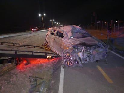 Vuelca camioneta en la carretera 30 de Frontera y huye del lugar 