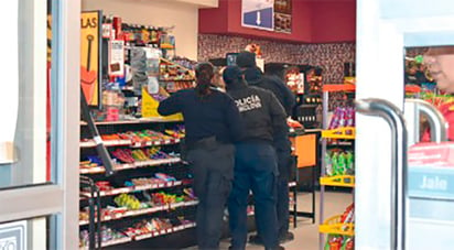 Con pistola en mano asalta tienda de conveniencia en Monclova