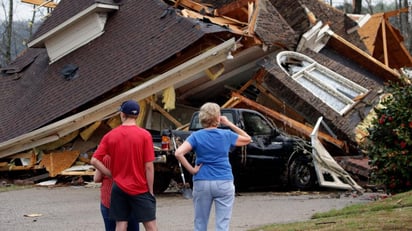 Al menos cinco muertos por un tornado en Alabama 