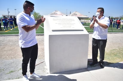 Inauguraron campo de fútbol empastado