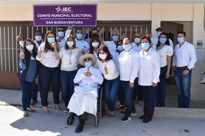 Va Rocío por alcaldía, se registra ante el IEC