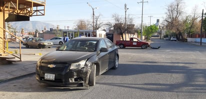 En Monclova, dama causa accidente