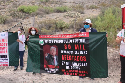 Exigen a Obrador recuperar pensión 