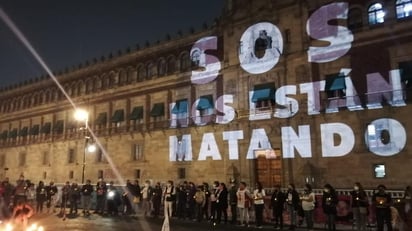 Madres de víctimas de feminicidio protestan frente a Palacio Nacional