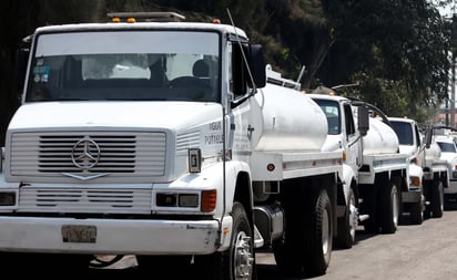 Denuncian redes clandestinas que lucran con la venta de pipas de agua