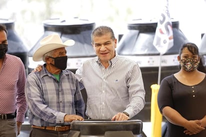 Lleva MARS agua potable a comunidades rurales de Parras de la Fuente 