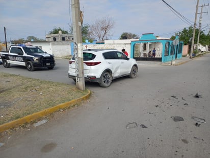 Veloz conductor choca y huye en Frontera