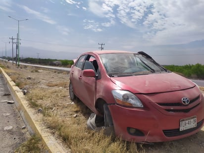 Conductor termina volcado en el Salinas de Gortari en Frontera