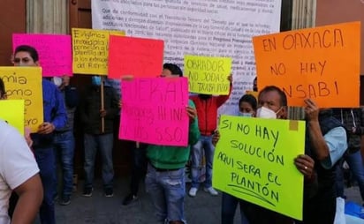 Cumple 23 días plantón de trabajadores del extinto Seguro Popular