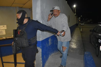 “Toreaba” automóviles ebrio sujeto en Monclova