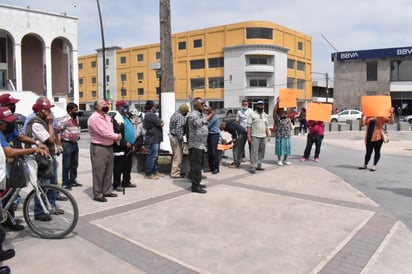 Protestan 'Morenos’ en la plaza principal de Monclova