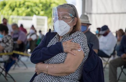 Vacunarán a adultos mayores en Facultad de Contaduría de UAQ