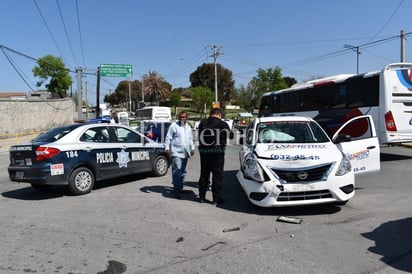 Choca patrulla en Monclova al ir tras feminicida