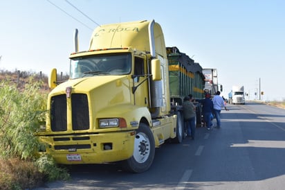 Tráiler casi vuelca en La Curva del Diablo