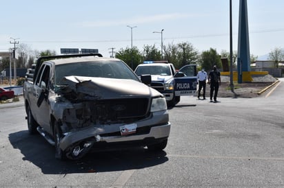 Invade carril y provoca percance en Monclova