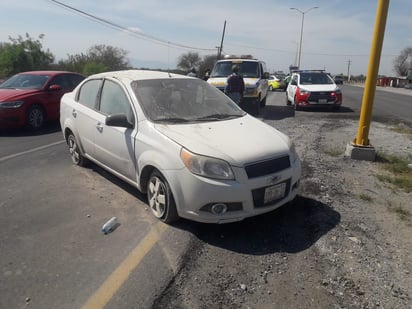 Veloz mujer casi termina volcada en Frontera