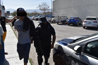 Andaba de malas y arremete con su familia en Monclova