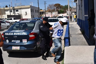 Se hacía pasar por lavacoches en Monclova