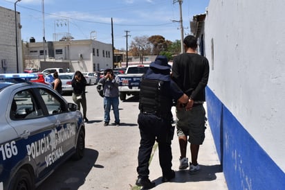 Fumaba marihuana en la vía pública en Monclova