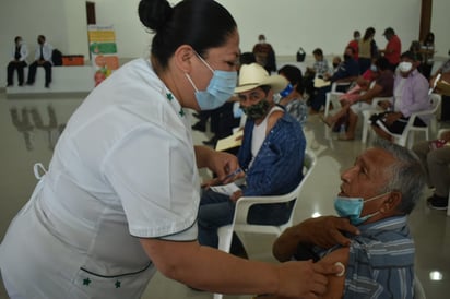 Calman el desorden  en las vacunas Covid en San Buena