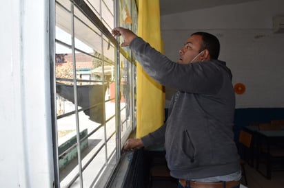 Limpian escuelas por si regresan a clases