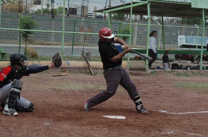 Tecos gana en duelo de batazos