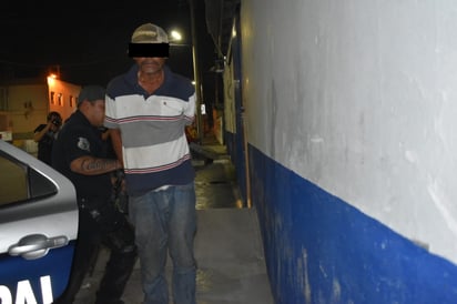 Aseguran a ebrio en la vía pública de Monclova 