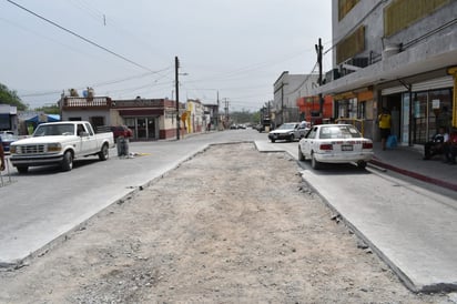 Destruyen pavimento hecho de mala calidad en Castaños