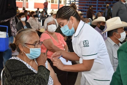 Reporta salud 15 casos y 3 decesos por Covid