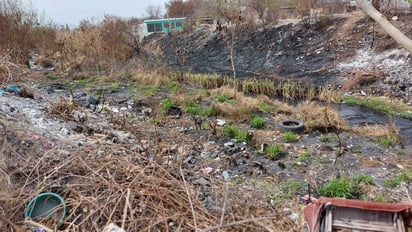 Arroja arroyo Frontera fétidos olores por calor