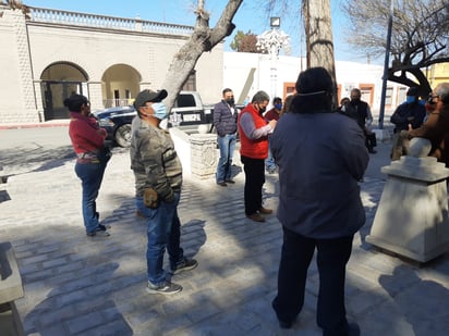 Protestan comerciantes en la plaza de 'San Buena’