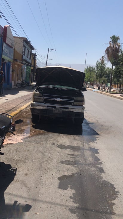 Se incendia camioneta en Monclova 