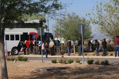 Sufre maestra de Monclova desmayo antes de recibir la vacuna antiCOVID-19