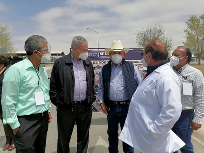 Supervisan autoridades vacunación a maestros