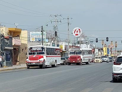 Aumenta demanda del transporte 15%, se quejan choferes