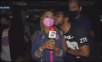 Reportera sufre acoso durante transmisión en vivo