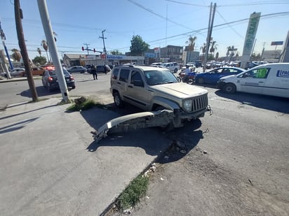 Carambola y volcadura en el bulevar Juárez de Monclova