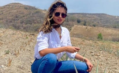 Eiza González visita Oaxaca para disfrutar del mezcal