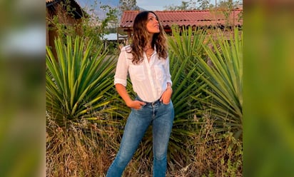 Eiza González visita Oaxaca para disfrutar del mezcal