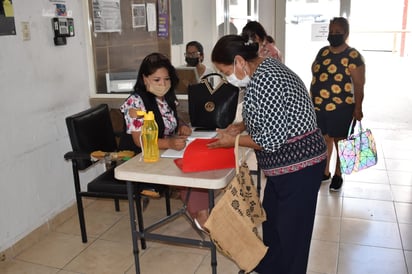 Registran a adultos para las vacunas Covid-19