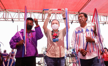 Durazo recibe ritual de purificación y Bastón de Mando de tribu seri