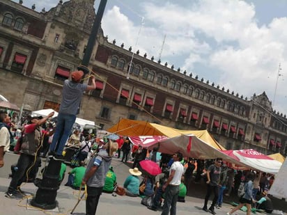 Trabajadores de Notimex instalan plantón en acceso a Palacio Nacional