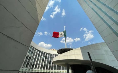 Senado iza Bandera a media asta por víctimas del accidente del metro