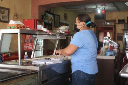 Madre comerciante de Frontera vence desde su local a la adversidad