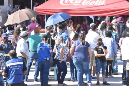 Vuelve el caos en Monclova por vacunación antiCOVID-19