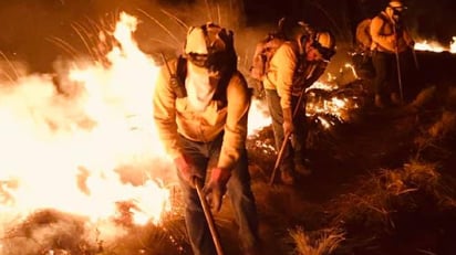 Arde Cerro de la Cruz en Uruapan, Michoacán